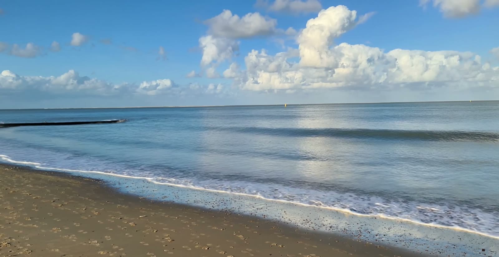 Het Noordzeestrand bij de Brouwersdam